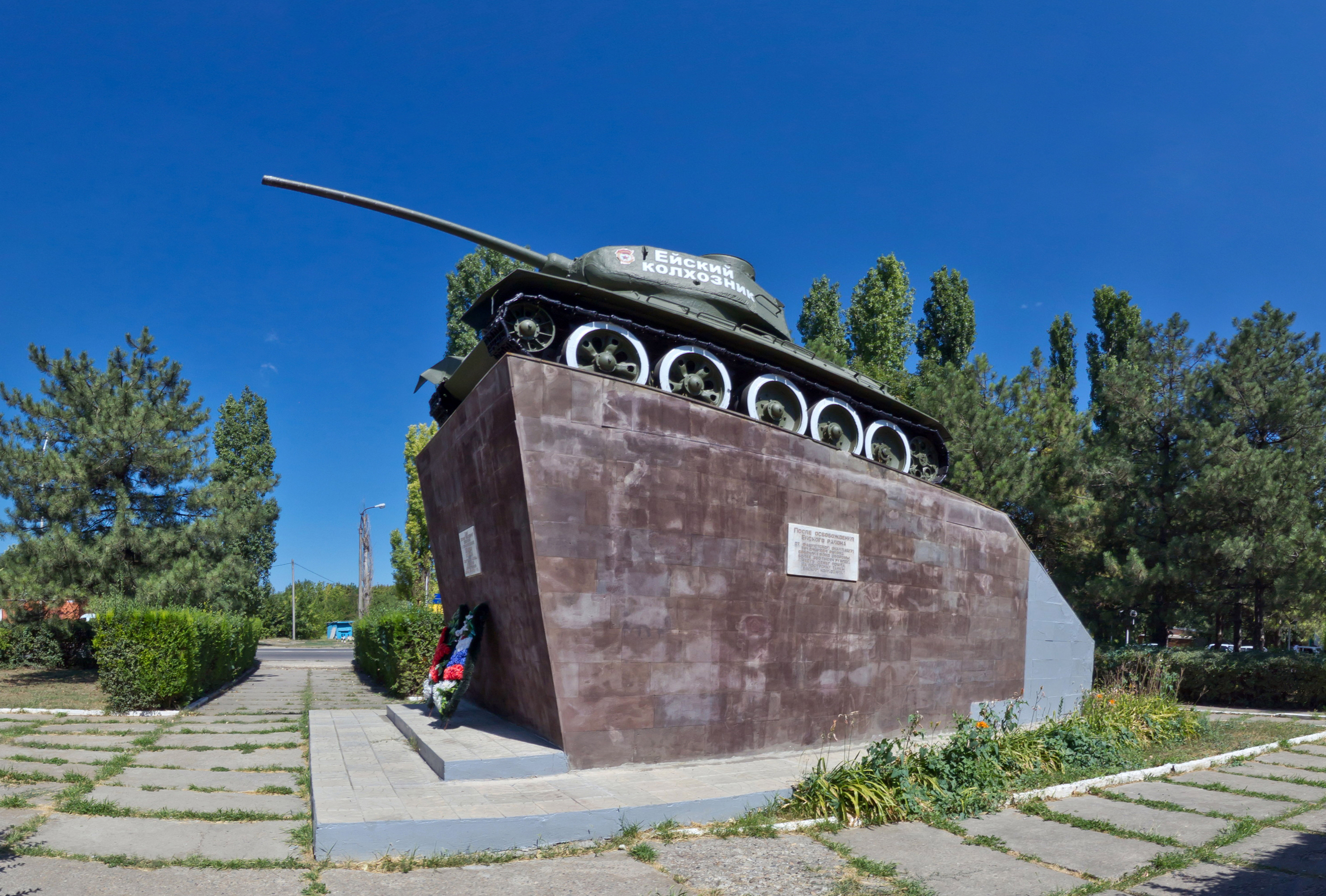 Фотографии памятников в городе Ейск